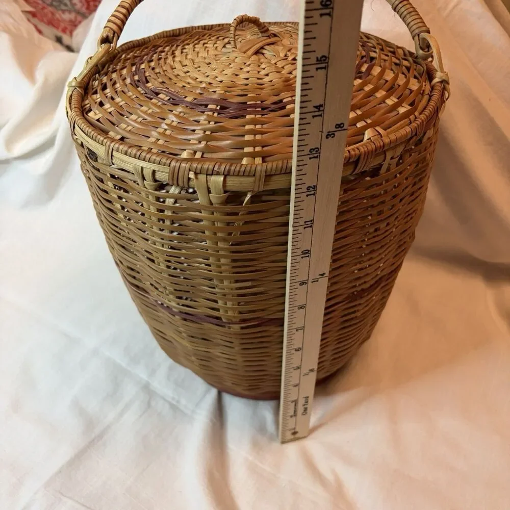 Vintage Hand Woven Wicker Basket With Fitted Lid Top Handle 11” x 14”